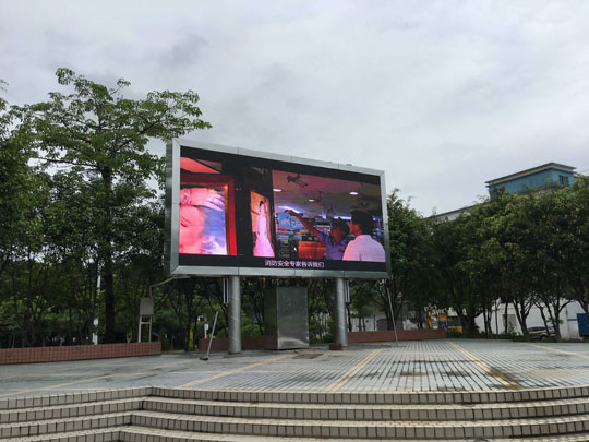 長條液晶屏在戶外天氣顯示方向的應(yīng)用